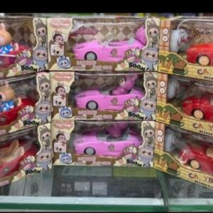 Coche  Labubu con luces LED, llantas de goma y figura incluida para una diversión llena de acción